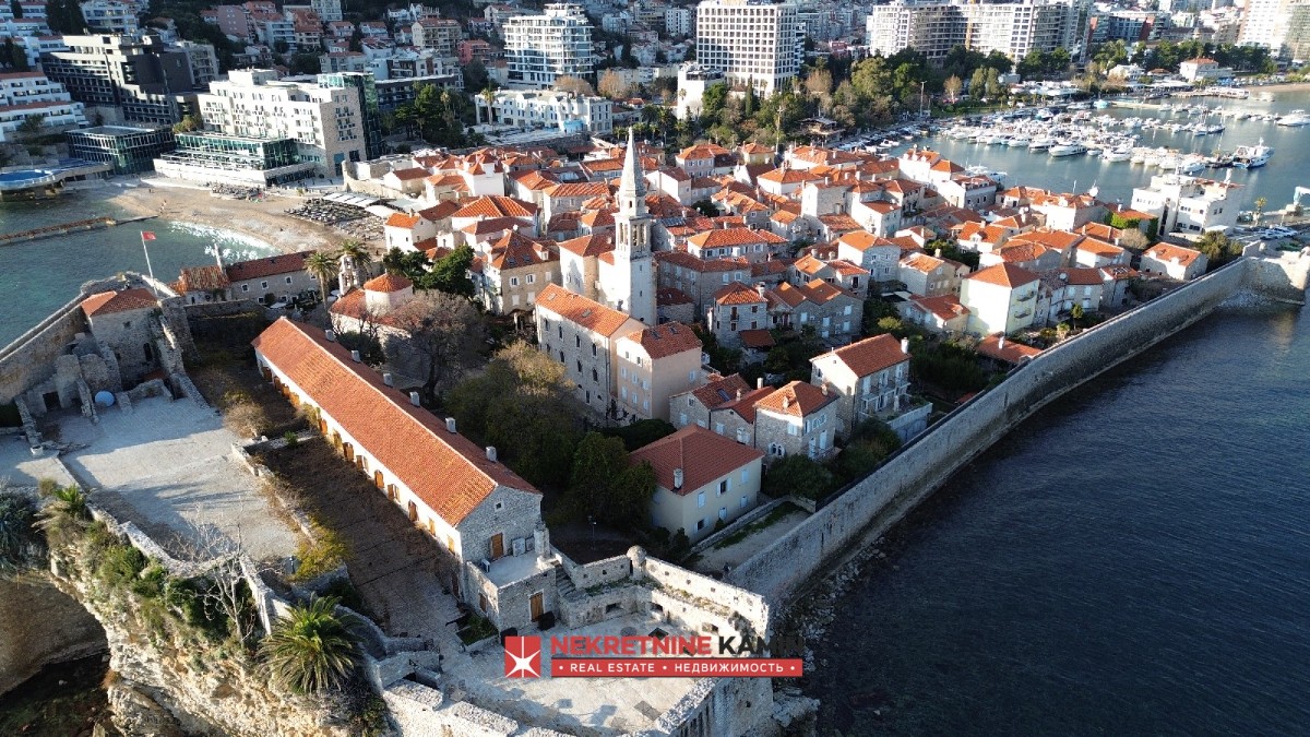 Luksuzni dupleks stan u srcu Starog grada, Budva